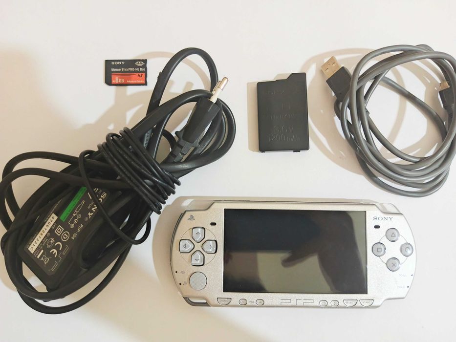 PSP(2000) в отличном состоянии — полный комплект!