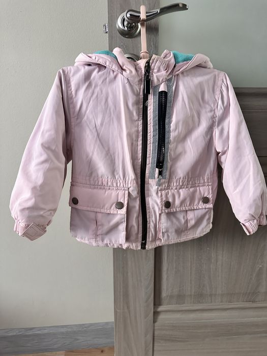 Жұқа куртка 2 жас қызға