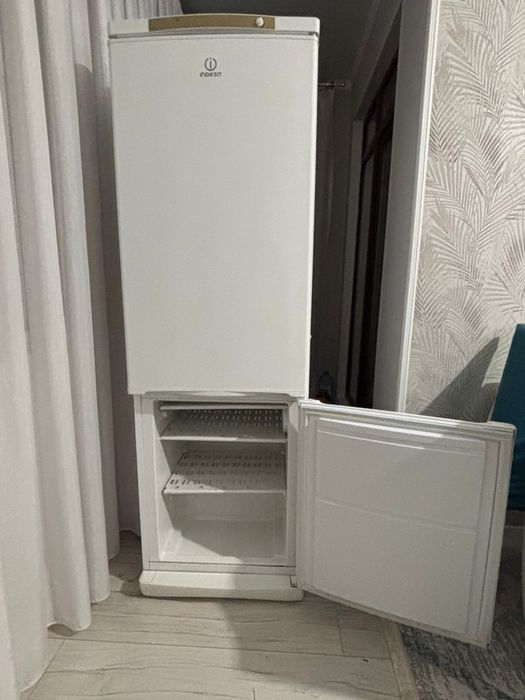 Холодильник Indesit б/у