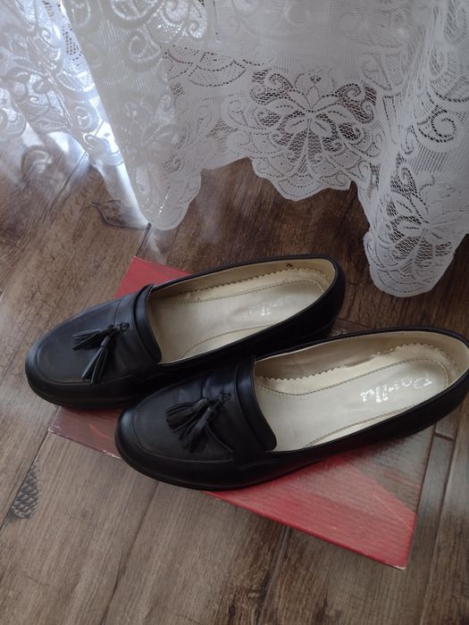Vând mocasini din piele naturală