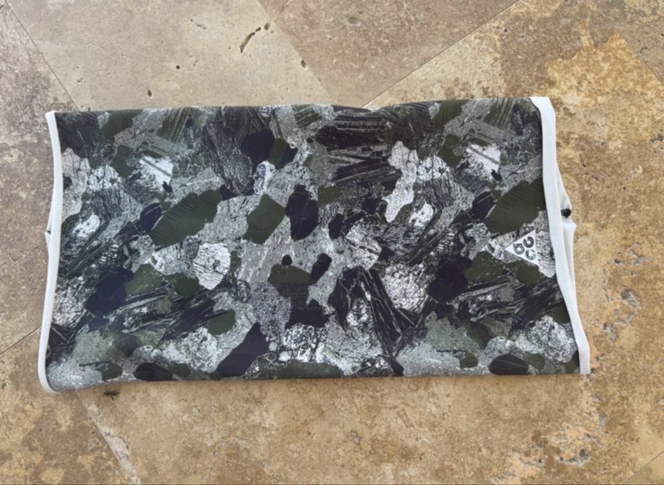 Nike acg neckwrap cu 2 fete camo & white