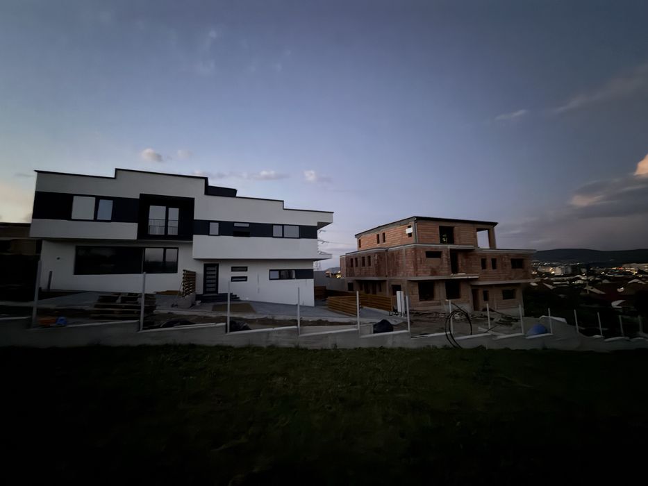 Casa cu acoperis tip Terasa cu panorama spre oras