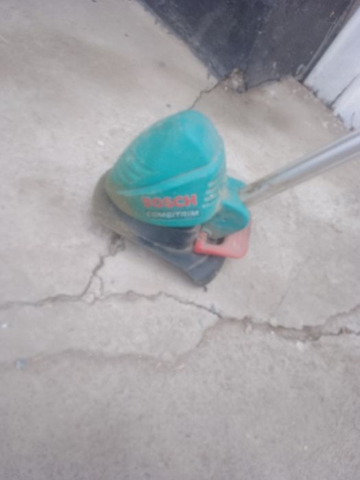 Продам триммер бош в отличном состоянии