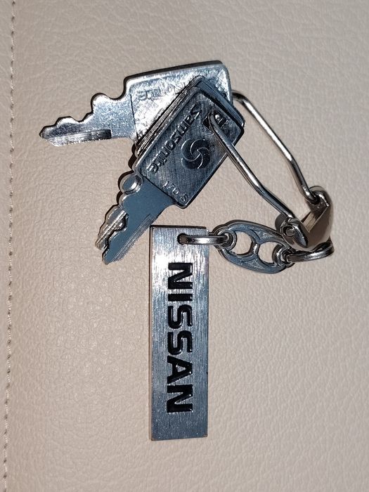 Servietă de piele neagră cu cifru