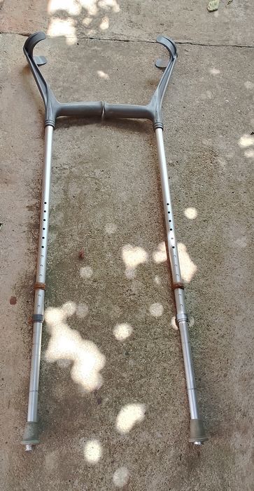 Помощни средства - количка,дръжки,колан...