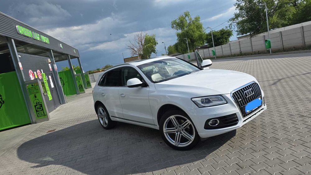 Audi.    Q5.   ALB