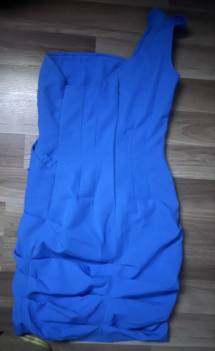 Абитуриенска рокля