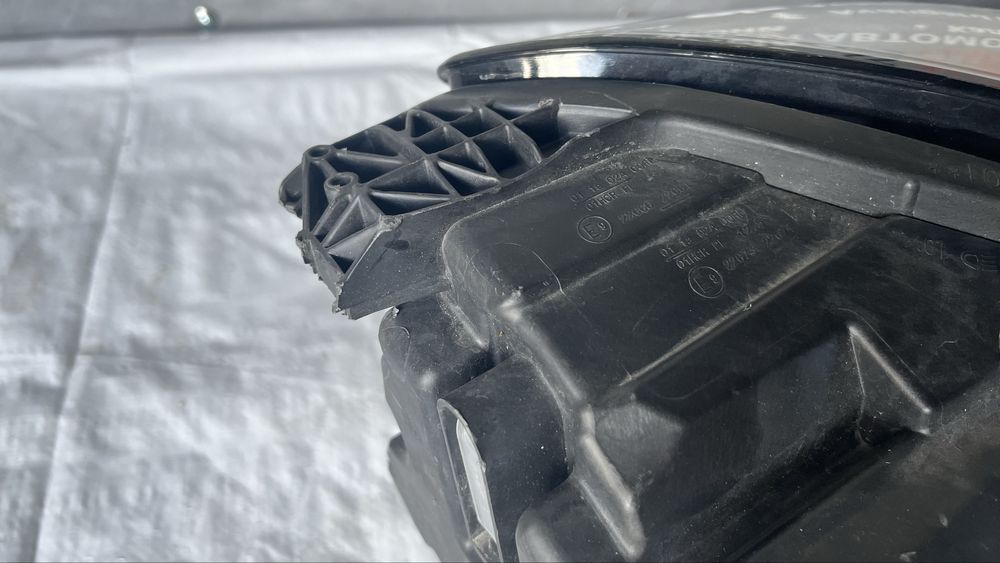 2 броя ляв и 1 брой десен фар Ford Puma