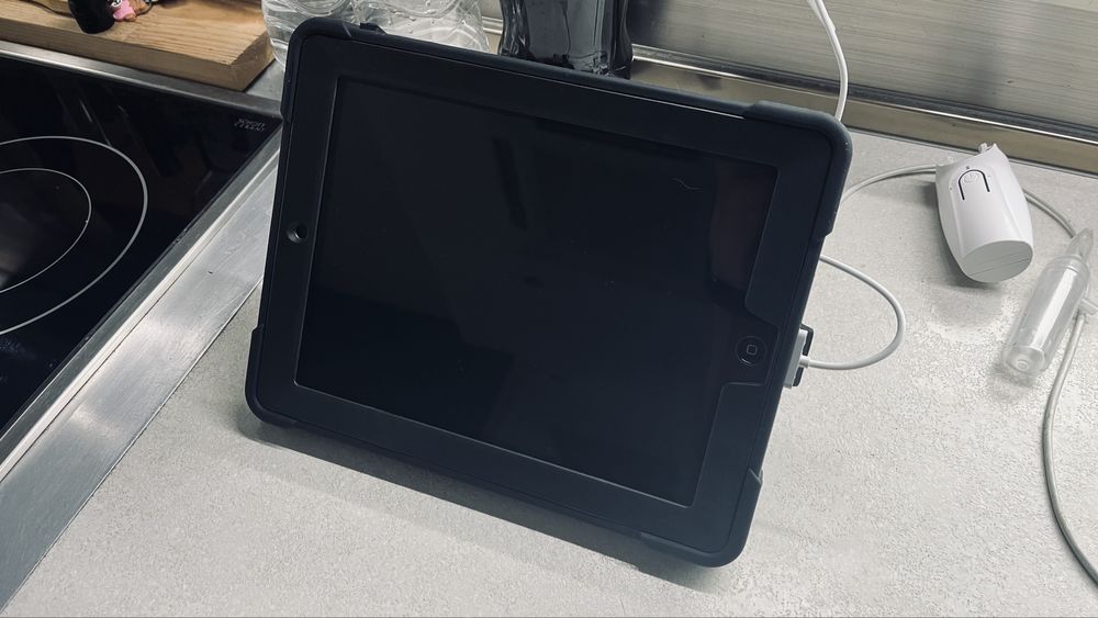 ipad 2 64gb 3g с зарядно Philiphs и тон колона