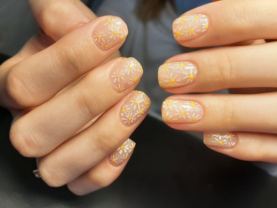 Маникюр и педикюр на дому