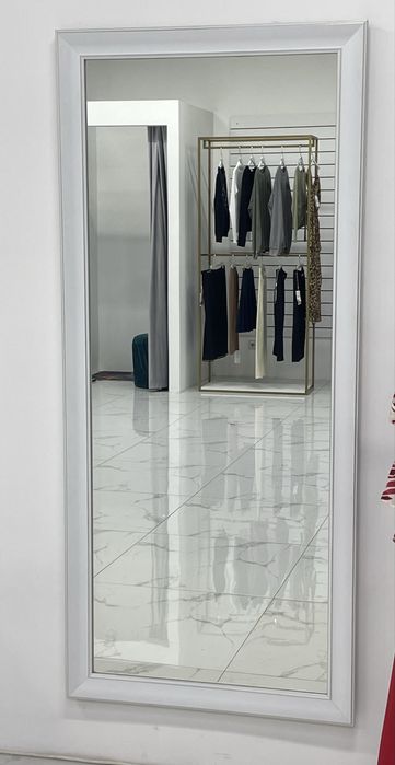 Зеркало в хорошем состоянии