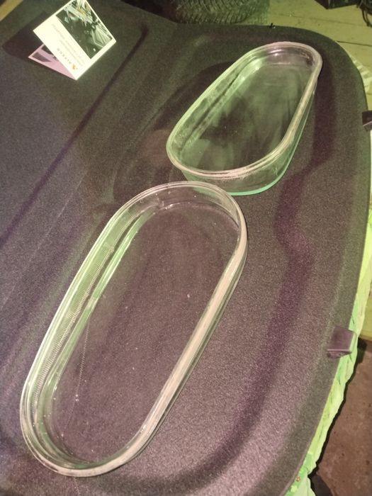 Продам стекло передней фары гольф 4