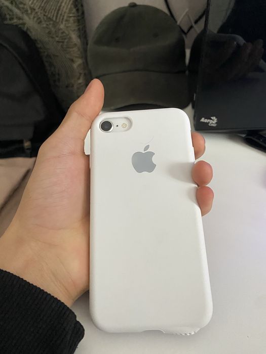 Айфон се 64 гб.