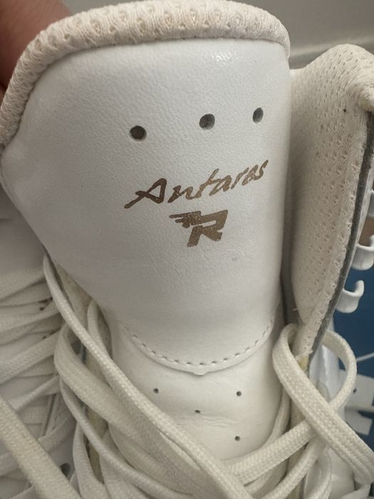 Продам коньки для фигурного катания!