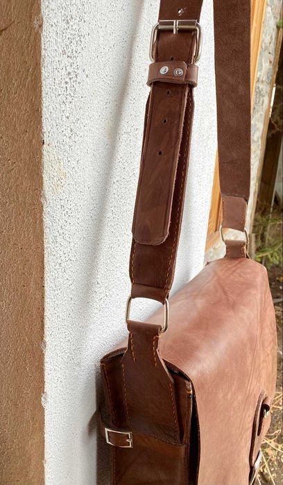 Ръчно шита чанта от естествена кожа