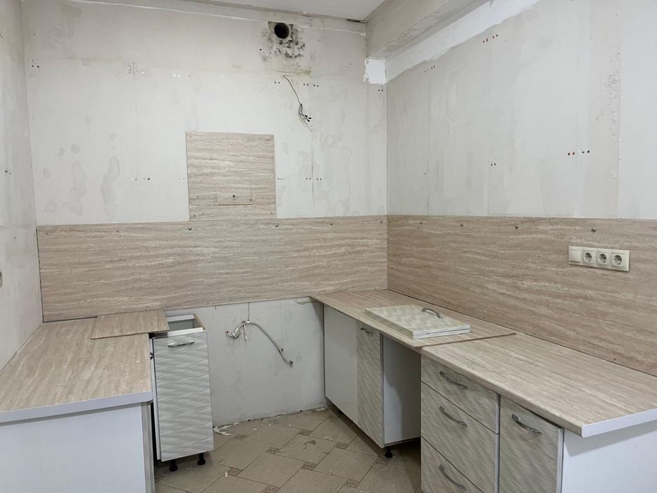 Продам кухонную гарнитуру.