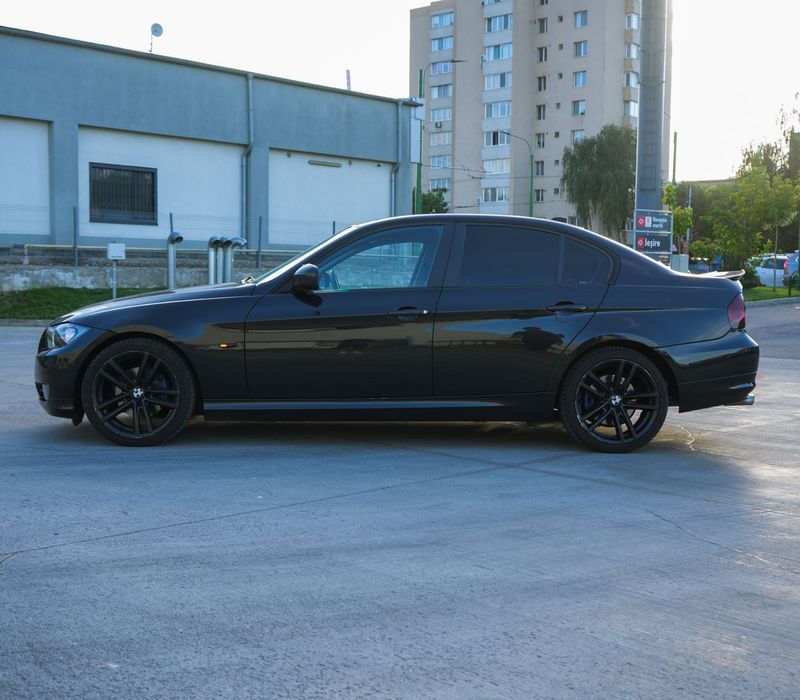 BMW E90 318D 2009 FL