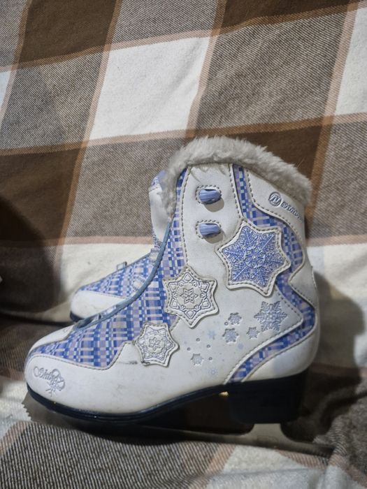 Продам фигурные коньки