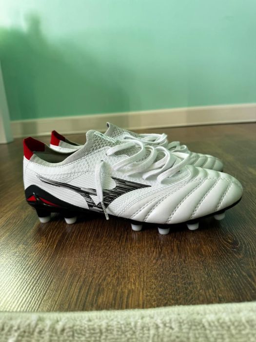 Продам бутсы мезуно новый