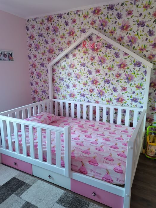 Vând pat tip căsuță