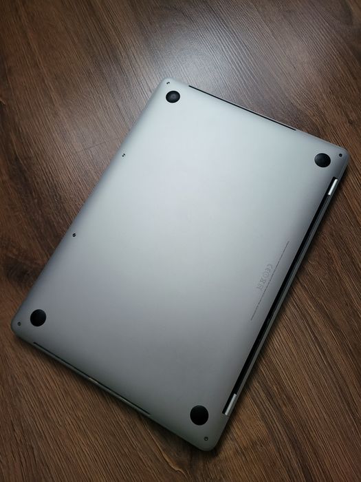 Macbook pro retina touchbar 2017 schimb cu placa  RTX