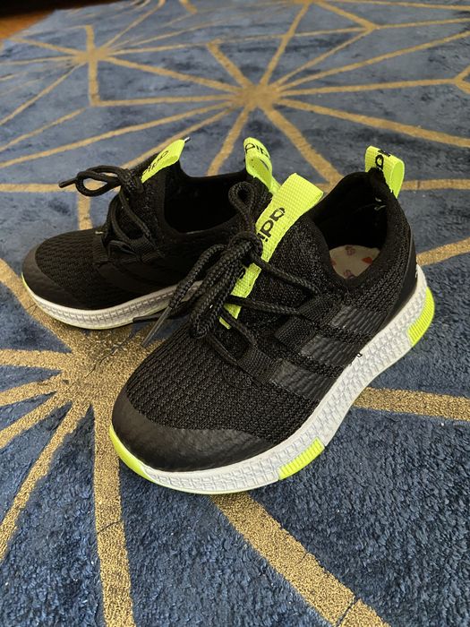 Adidași mărime 25-interior 13.5 cm