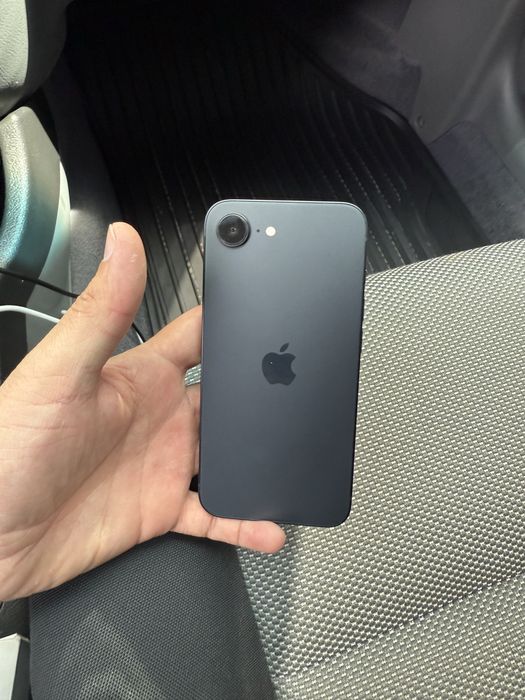 Iphone 16 e срочно сотилади