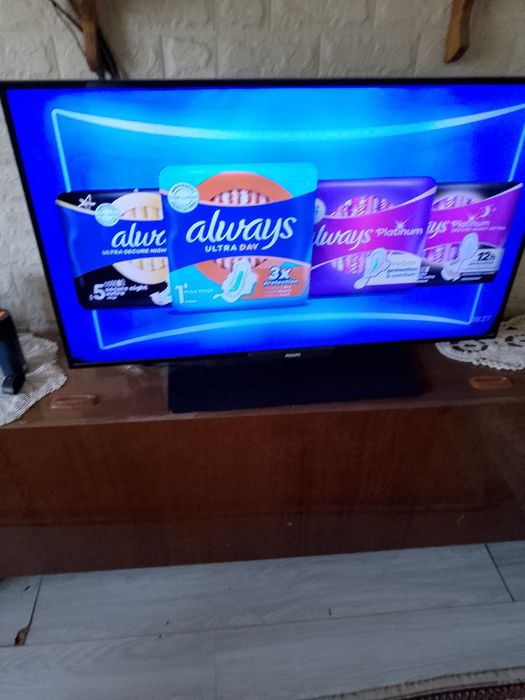 Лед телевизор Филипс 40инч.Смартфон Моторола Е13