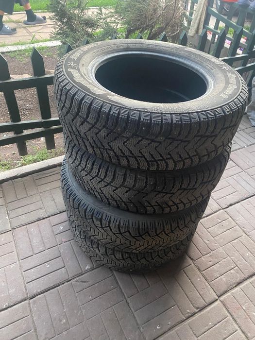 Продам комплект шин