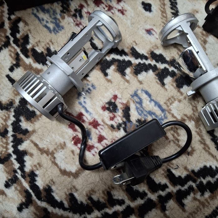 Лампочка с лупой Н4