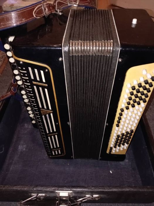 Продам баян Сармат