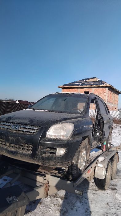 Se dezmenbreaza  kia sportage an 2007Elemente  caroserie kia sportage