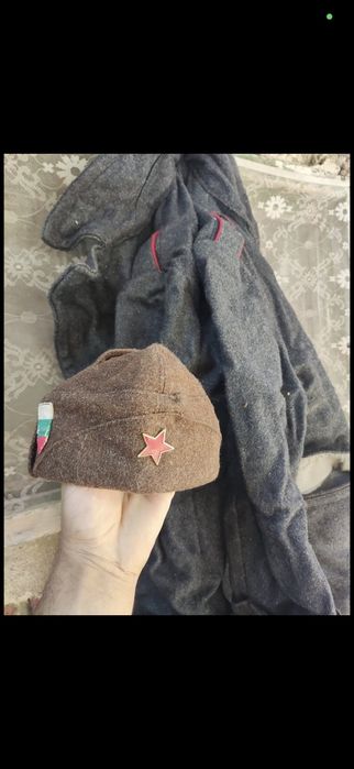 Продавам войнишки дрехи