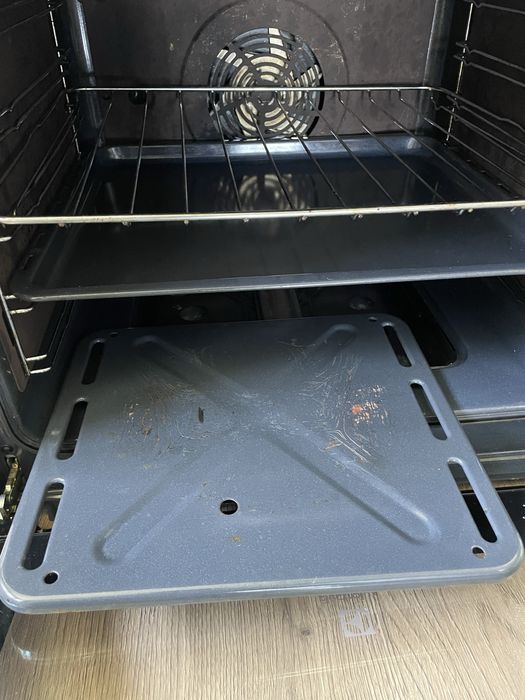 Cuptor incorporabil Electrolux EOG2102AOX, Gaz, 68 l, Multifunctional, Autocuratare catalitica, Grill, Clasa A+, Inox antiamprenta