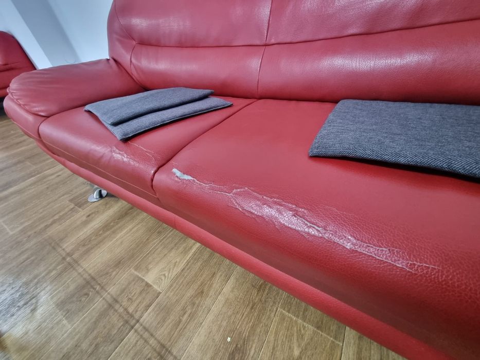 Vând fotolii și canapea piele ecologica  roșie