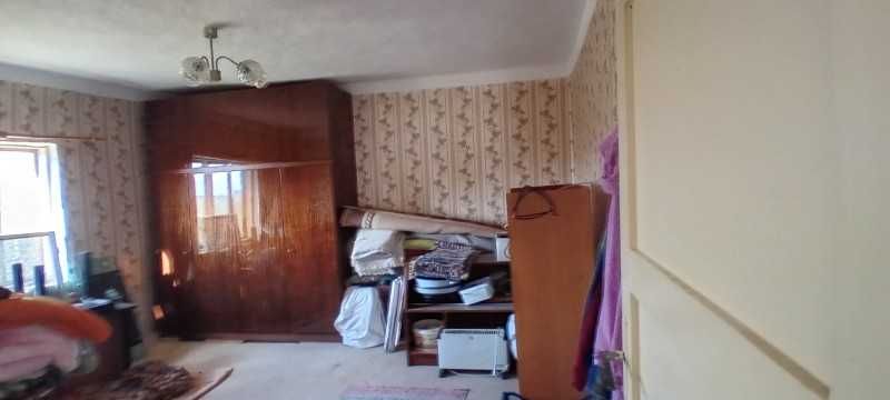 Къща с голям двор в Ломница