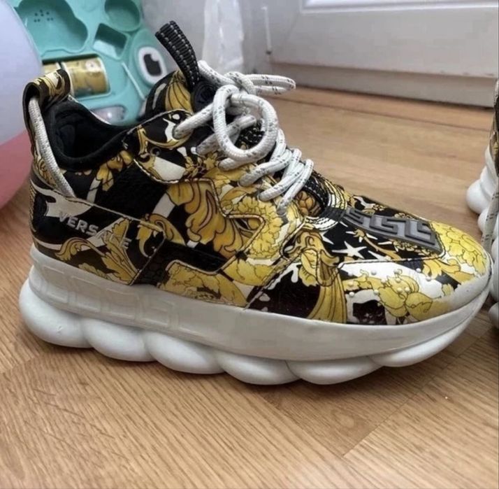 Vand adidasi Versace