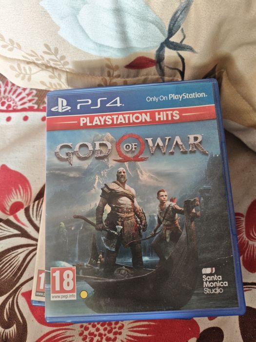 Vând PS4 slim  in stare perfecta de funcționare cu 2 joiysticiuri