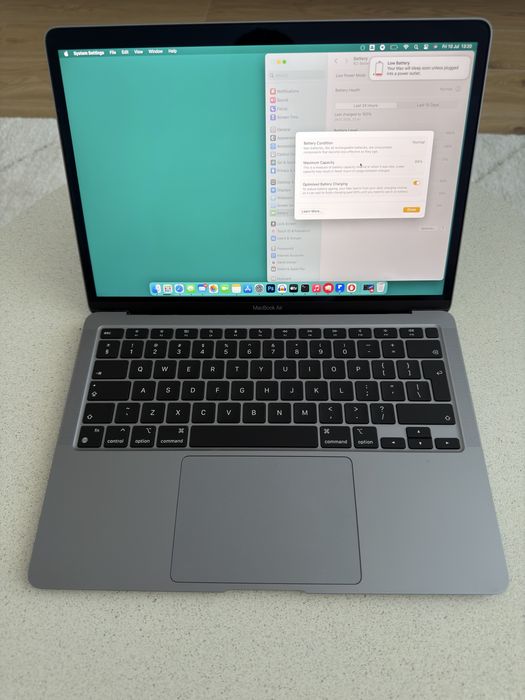 MacBook Air 13-inch Apple M1 / 8GB RAM / 256GB SSD - Sănătate Baterie 89% (Ca Nou)