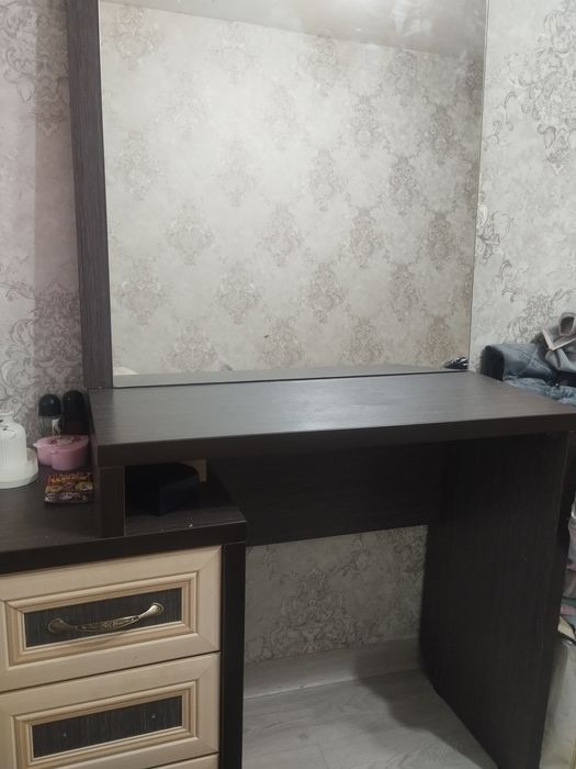 Продам комод зеркалом