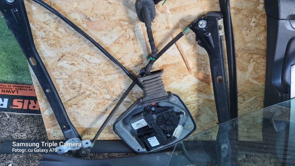 Fata usa,macara electrica,broasca, geam golf 5. Stanga față!