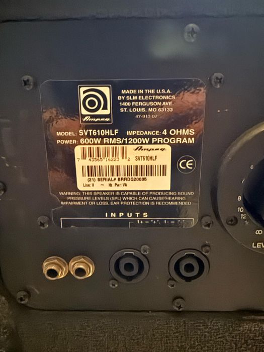 Ampeg бас китарен кабинет