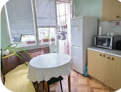 Дава се под наем Тристаен апартамент в Варна, Център - 94 кв.м за 548.25 € - Снимка #1