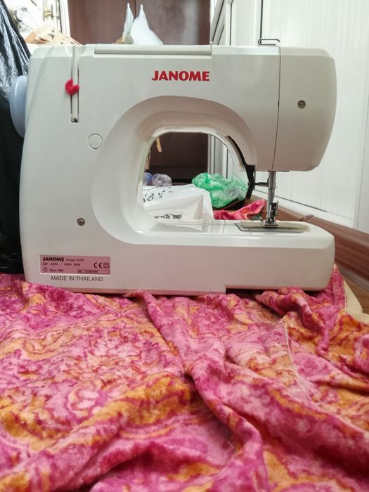 Швейная машина JANOME