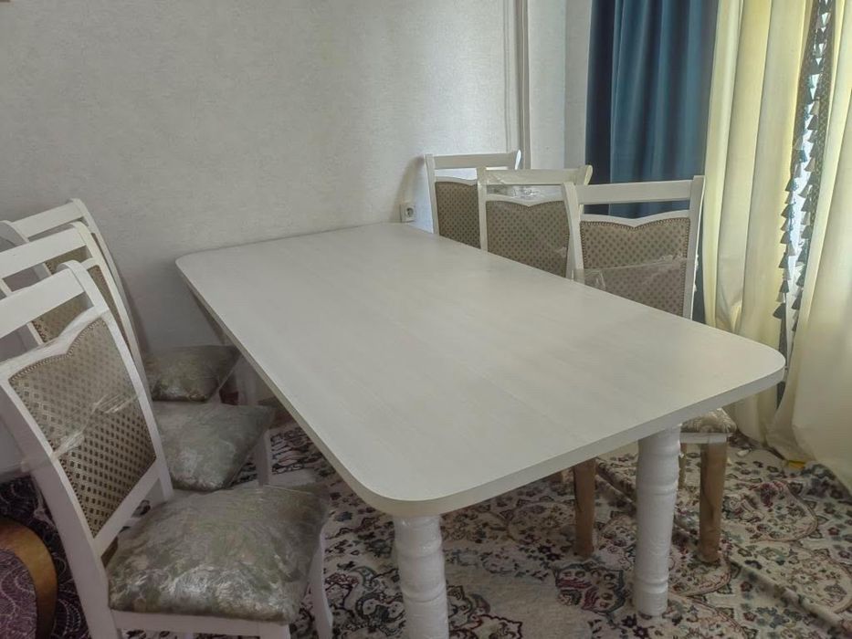 Стол со стульями