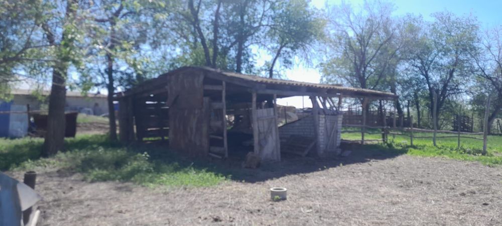 Продается дом,находится в поселке Аксуат.