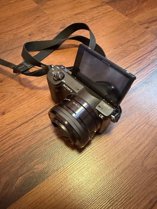Sony Alpha A5100 + 16–50 OSS + 50mm f/1.8 OSS
