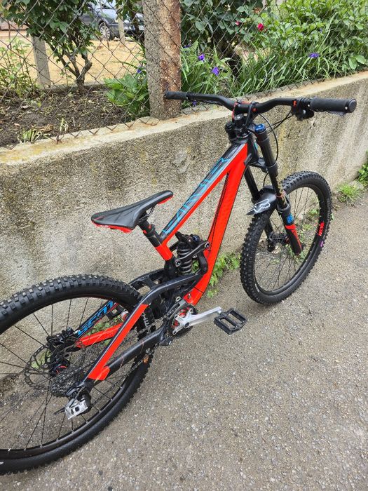 Scott Gambler S размер 27.5 цола Като нов, Rockshox Boxxer,  Downhill bike 4-бутални Sram Guide спирачки Алуминиев велосипед мекица