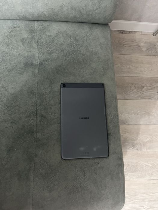 Samsung Tab A, зарудку держит долго