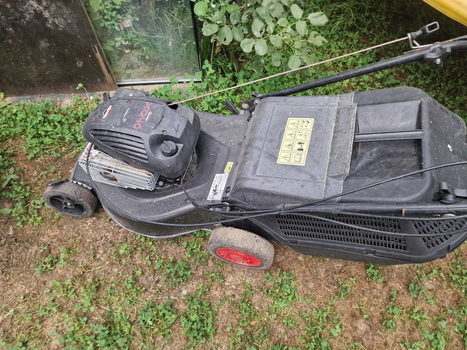 Mașină de tuns gazon  BRIGGS 4CP cu sac si tractiune TOPP